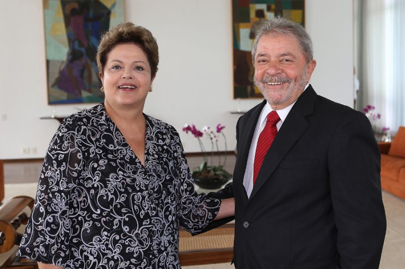 A presidenta Dilma Rousseff e o ex-presidente Luiz Inácio Ex-presidente Lula, ao lado da presidente Dilma Rousseff no Palácio da Alvorada, ostenta barba após o tratamento contra um câncer | Ricardo Stuckert / Instituto Lula / Divulgação