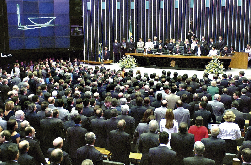 Posse dos deputados, em 2011: desde então, houve 142 trocas partidárias. Alguns passaram por três siglas em três anos | Laycer Tomaz/Ag. Câmara