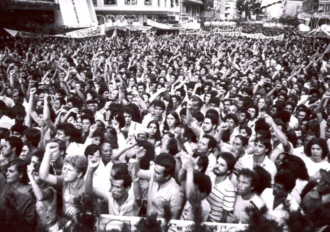 Vista da Boca Maldita durante o comício: relato de pessoas felizes em poder reivindicar o direito de votar para presidente |