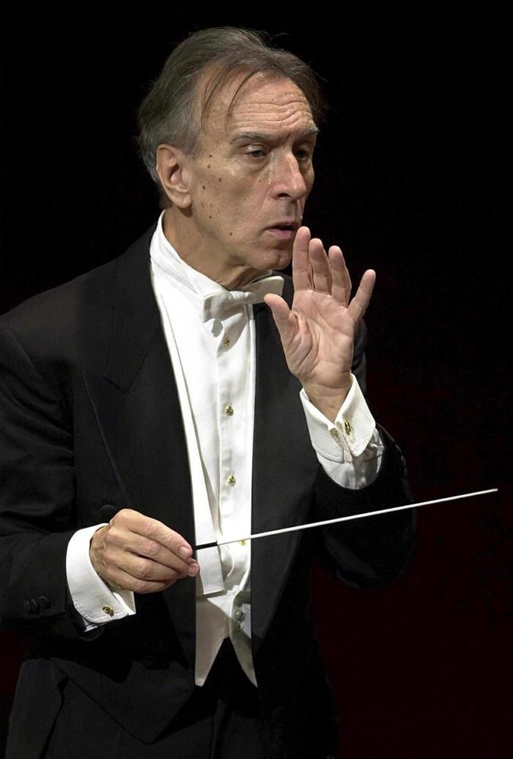 Morre aos 81 anos o diretor de orquestra italiano Claudio Abbado