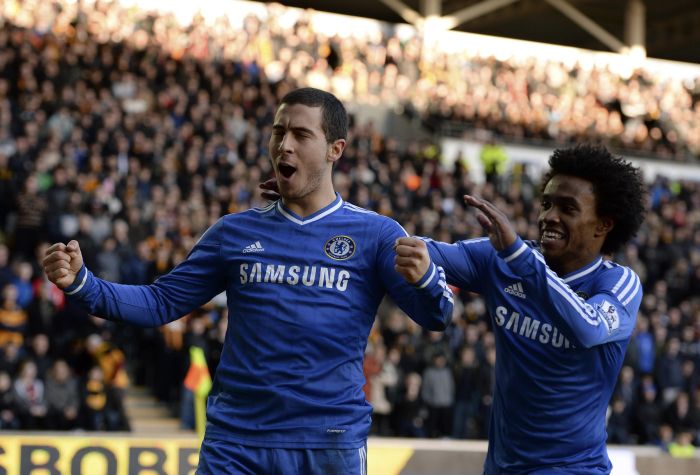 Eden Hazard (à esq.) comemora gol marcado com o brasileiro Willian | Reuters