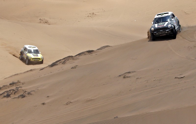 Peterhansel ultrapassa Roma na penúltima etapa do Dakar | Jean-Paul Pelissier / Reuters