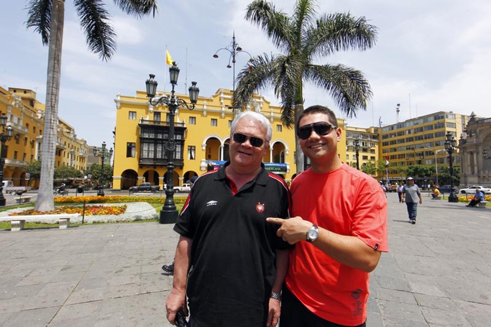 Presentes na estreia, Francisco Luiz Ferreira da Rocha e Francisco Pereira da Rocha voltaram a Lima para ver o Atlético jogar em 2014 | Albari Rosa/Gazeta do Povo