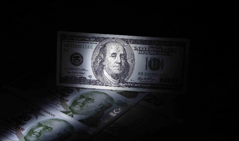 O dólar e a lira: Turquia promoveu ontem um forte aumento nos juros. A taxa mais importante saltou de 7,75% para 12% ao ano. | Murad Sezer/Reuters