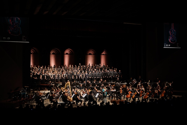 Orquestra sinfônica da Oficina, com cerca de cem integrantes | Daniel Isolani / Agencia de Noticias Gazeta do Povo
