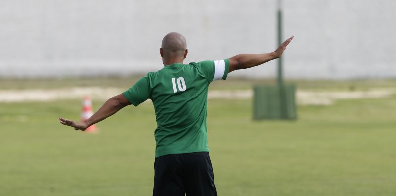 O craque Alex manteve a palavra e permaneceu. Outra vez será o responsável por liderar o Coxa | Daniel Castellano / Gazeta do Povo