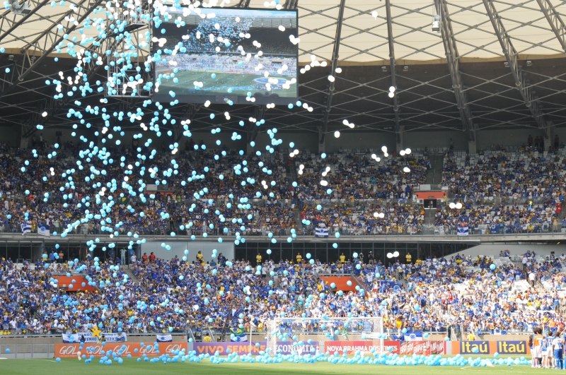Podendo usar o novo Mineirão, o campeão brasileiro Cruzeiro turbinou sua média de público, que passou de 13.027 torcedores para 28.911 | Marcos Michelin/ Estado de Minas
