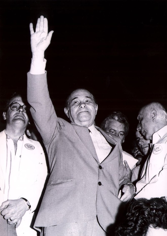 Tancredo Neves, governador de Minas Gerais, era um dos astros da campanha. Eleito presidente, ele morreu antes de tomar posse, em 1985 |
