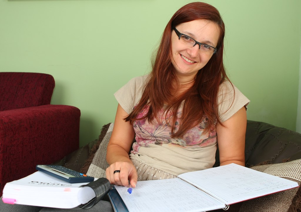 Formada em Pedagogia, Ana Cristina Poli abandonou a docência após fazer uma especialização. | Aniele Nascimento / Gazeta do Povo