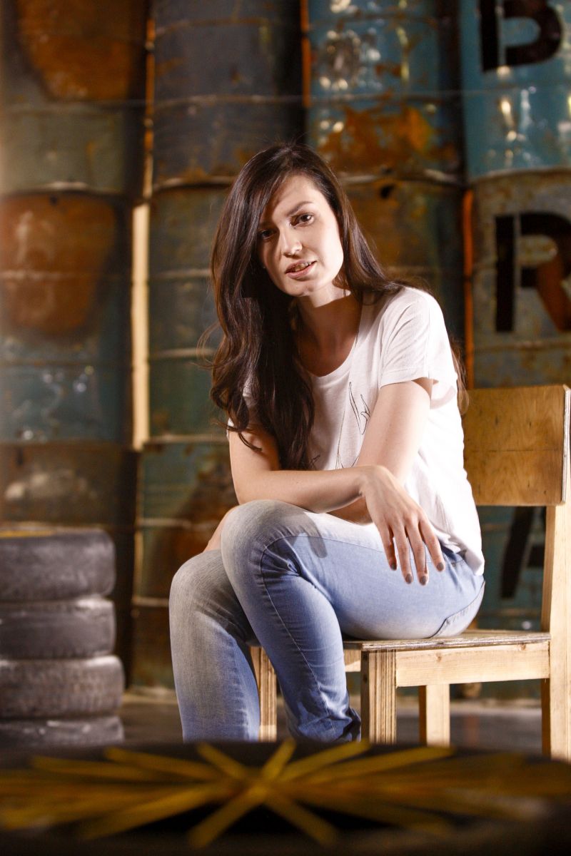 Carolina no cenário de Marlon Brando, Whisky, Zumbis...: diversão em meio ao trabalho | Hugo Harada/Gazeta do Povo