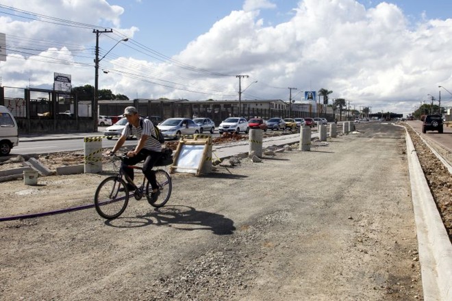 Em obras, Corredor Marechal Floriano Peixoto servem como ciclovia | 