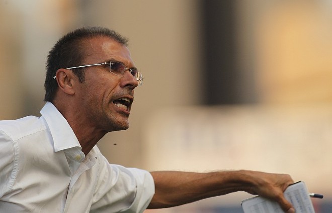 O técnico Milton Mendes optou pelas reestreias de Giancarlo e Brinner | 