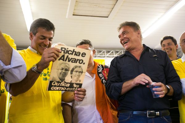 Panfleto político antigo da campanha dos aliados José Richa e Alvaro Dias | Brunno Covello/Gazeta do Povo