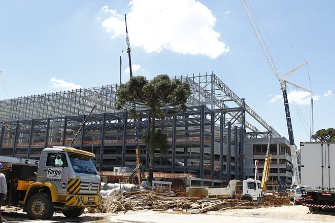 Atlético afirma que precisará de aumento de orçamento caso cumpra a recomendação da Fifa de aumentar o pessoal nas obras da Arena | Antonio More / Agência de Notícias Gazeta do Povo