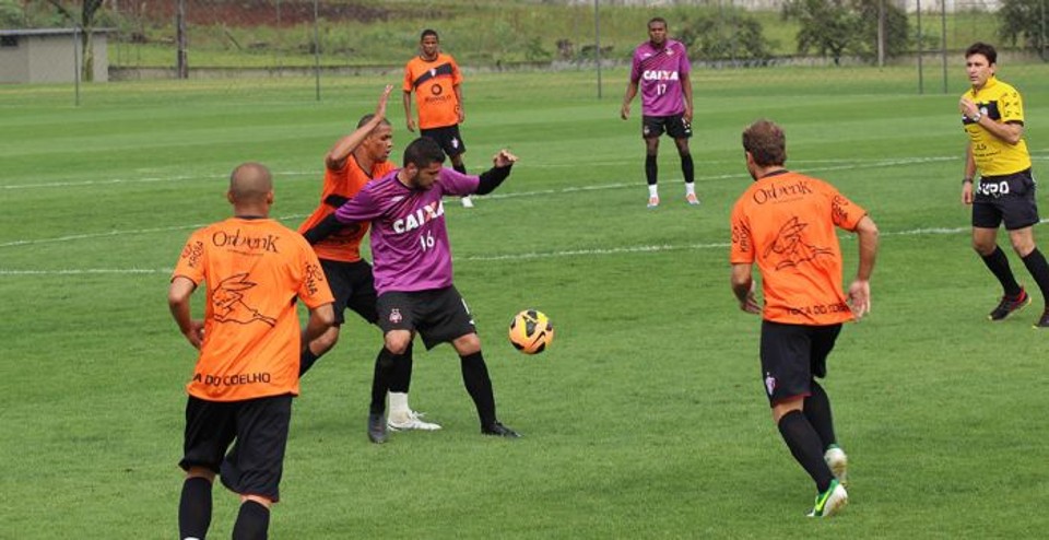 Meia espanhol Fran Mérida foi uma das novidades na vitória por 2 a 0 do Atlético sobre o Joinville em jogo-treino | Divulgação/Joinville