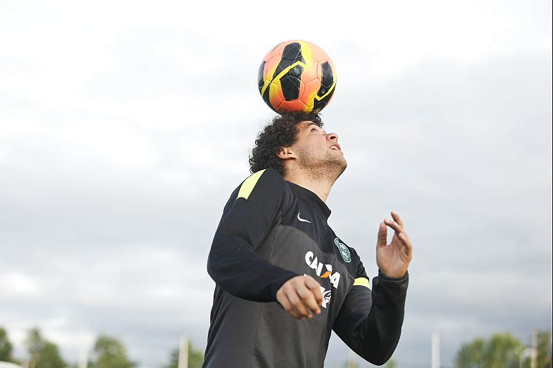 Victor Ferraz atrai o interesse do Corinthians, que pode ficar com apenas um lateral-direito no elenco | Marcelo Andrade / Agência de Notícias Gazeta do Povo