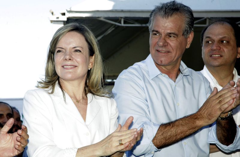 Ao lado do prefeito Carlos Pupin, a ministra disse acreditar na idoneidade das empresas | Ivan Amorin/Gazeta do Povo