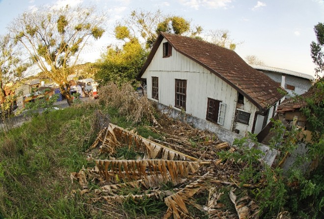 Terrenos são difíceis de comercializar porque o zoneamento da rua tem muitas restrições |