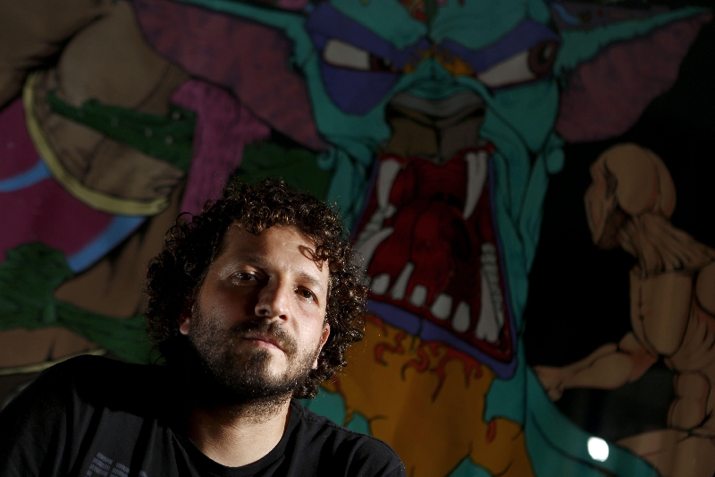 Artista plástico Fabrizio Andriani ganhou na Justiça indenização contra banco após saques indevidos. | Marcelo Andrede / Gazeta do Povo