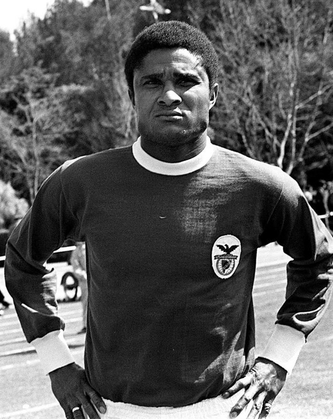 Eusébio ganhou fama atuando pelo Benfica, onde é idolatrado | 