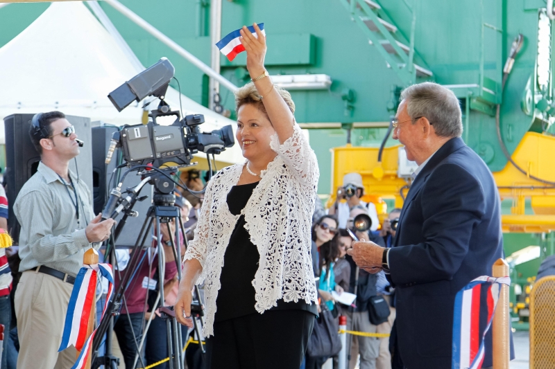 Dilma com Raúl Castro: R$ 1,92 bilhão em empréstimos brasileiros destinados para a execução do Porto de Mariel, em Cuba | Roberto Stuckert Filho/Presidência