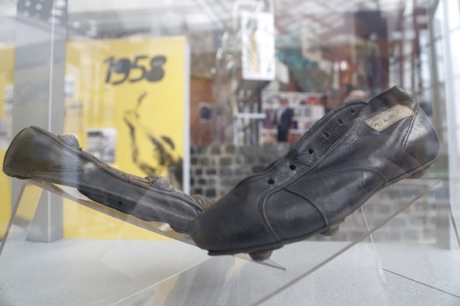 Chuteiras usadar por Ademir Menezes em 1950 |