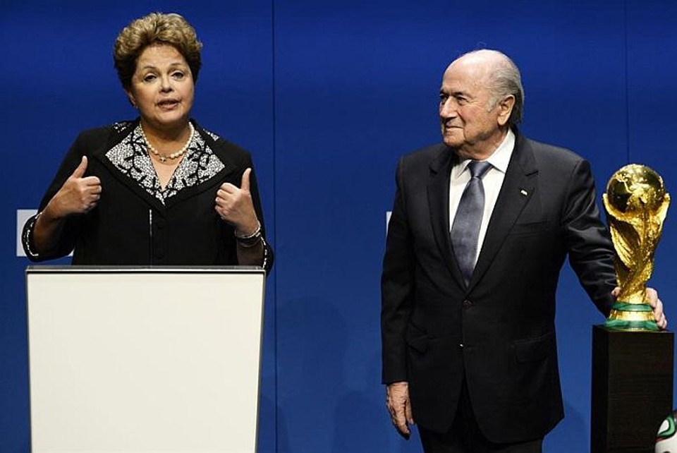 No encontro com Blatter, Dilma evitou falar diretamente do atraso nas obras da Arena da Baixada | Steffen Schmidt / EFE