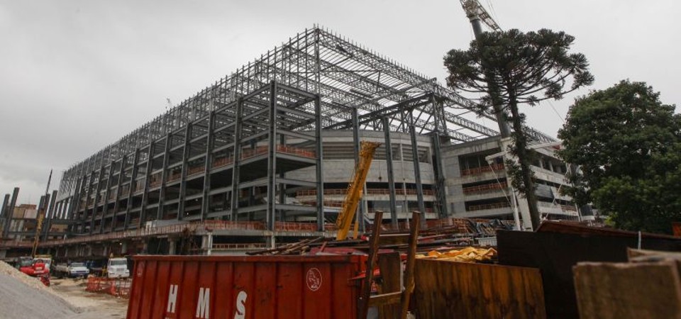 Obra da Arena da Baixada: segundo a prefeitura, centro de mídia será usado pela Secretaria da Saúde após a Copa | Antonio More/ Gazeta do Povo