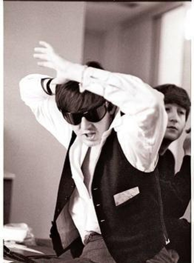 O registro de Paul imitando Elvis |