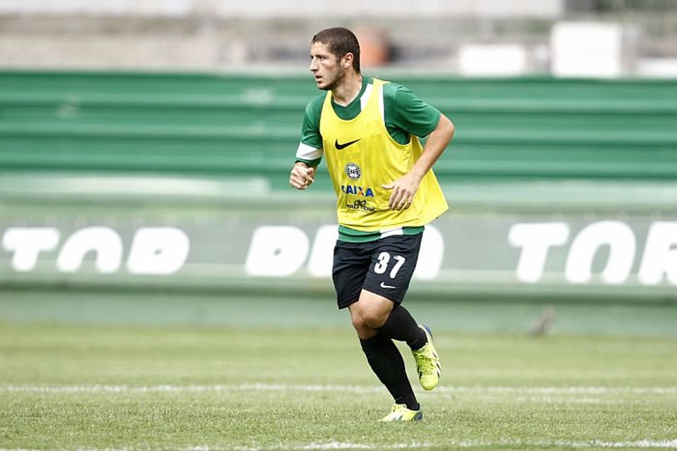 Zé Rafael ganha espaço no Coritiba com ausência de Maykon | Hugo Harada / Gazeta do Povo