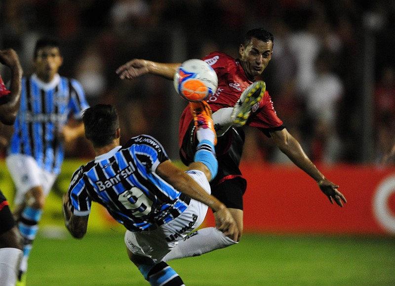Jovens do Grêmio ficaram perto da derrota frente ao Brasil de Pelotas no Bento de Freitas | Fernando Gomes / Agência RBS / Folhapress