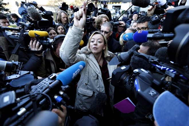 Sabine Kehm, assessora do piloto, na conversa com jornalistas | Guillaume Horcajuelo/ Efe
