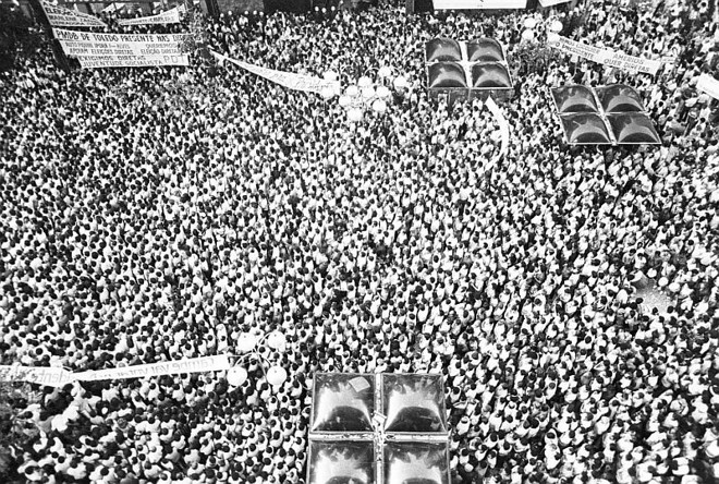 Primeiro comício das Diretas Já reuniu mais de 40 mil pessoas na Boca Maldita pela volta das eleições diretas | 