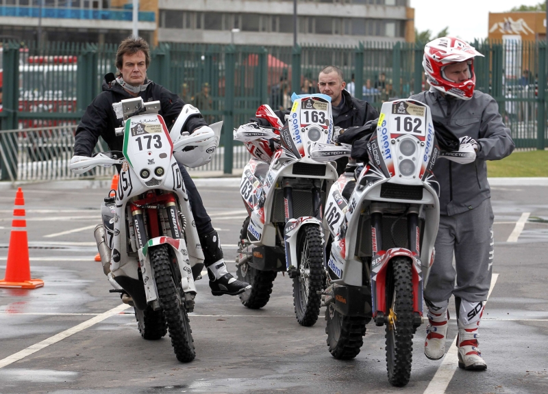 Motociclistas preparados para a aventura do Dakar 2014 | Enrique Marcarian/ Reuters