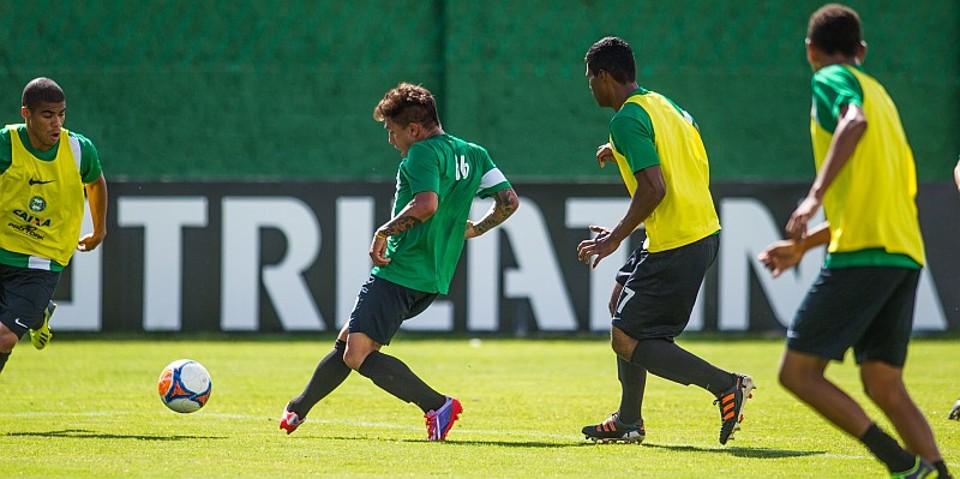 Thiago Primão, com a camisa 66, foi a novidade do técnico Zé Carlos, que prepara o time B do Coxa para as primeiras rodadas do Estadual | Brunno Covello / Agência de Notícias Gazeta do Povo