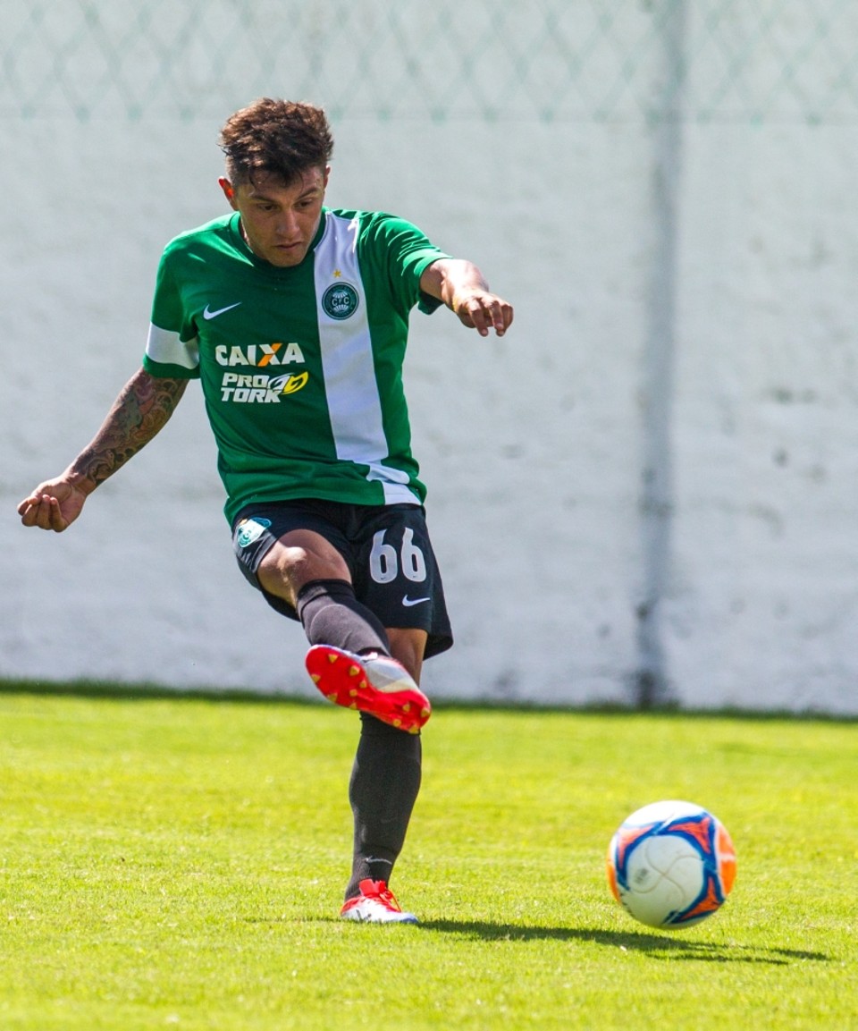 Gol no clássico com o Paraná motiva ainda mais Primão para se firmar no time de cima do Coritiba em 2014 | Brunno Covello/ Gazeta do Povo