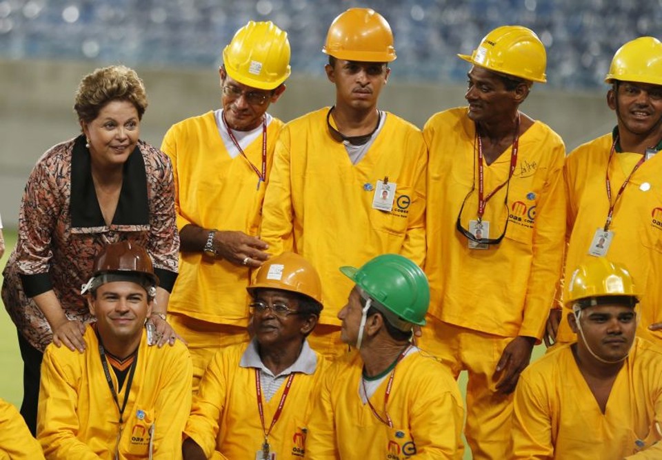 Dilma com operários na Arena das Dunas | Reuters