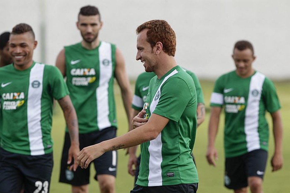 Zé Love só reclama do fato de ser o principal alvo das brincadeiras no elenco do Coritiba | Daniel Castellano / Gazeta do Povo