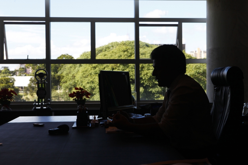 Na falta dos empréstimos, governo Beto Richa tem reduzido o ritmo dos pagamentos | André Rodrigues/Gazeta do Povo