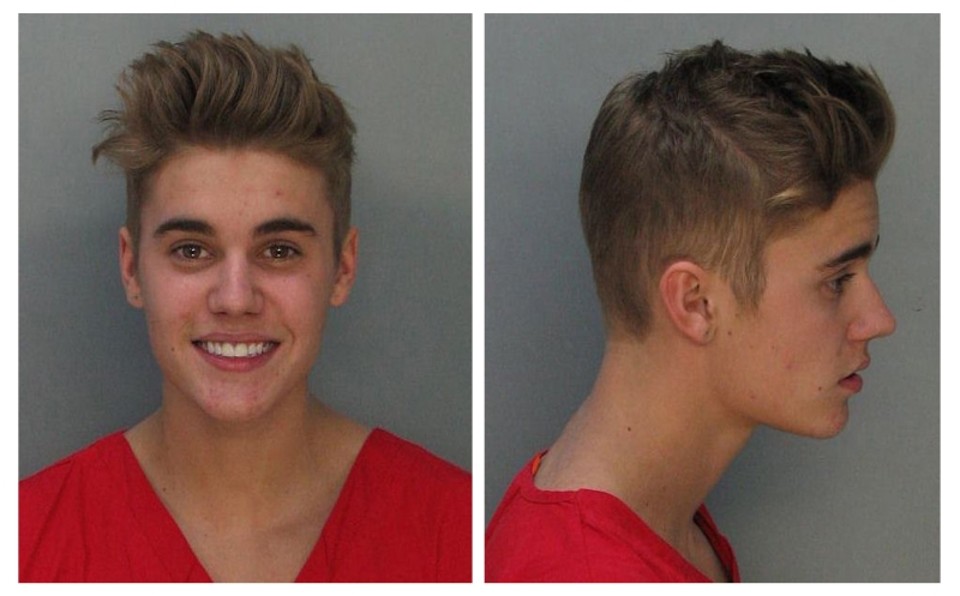 Mais uma vez, o cantor canadense Justin Bieber deu o que falar na imprensa. O jovem, de apenas 19 anos, foi preso em Miami por estar dirigindo sob a influência de entorpecentes e por fazer um racha no meio da rua. Milhares de pessoas assinaram um pedido de deportação do astro teen para o Canadá. Em seu país de origem, Justin também teve que se explicar à Justiça sobre um suposto caso de agressão ao motorista de sua limusine.Relembre um dos casos. | Foto: Reuters