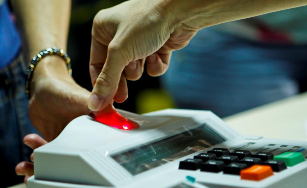 Eleitores devem comparecer no Fórum Eleitoral da cidade até o dia 28 de março | Antonio Costa/Gazeta do Povo