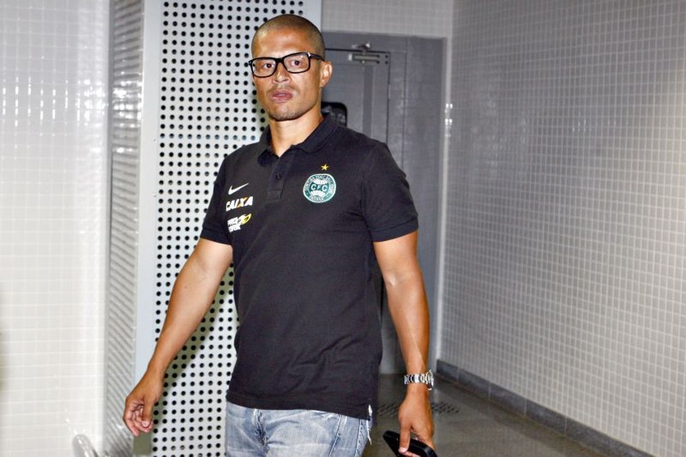 Alex durante desembarque em Foz: Período em Foz será vital para 2014. | Felipe Rosa/ Gazeta do Povo