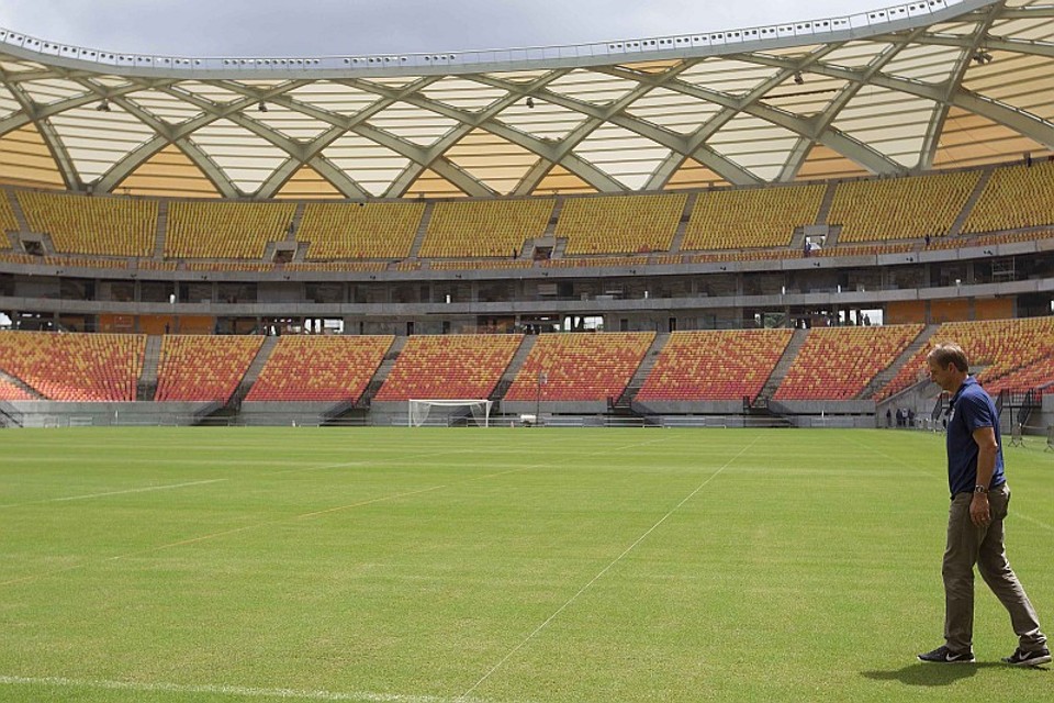 Klinsmann ficou apenas cinco minutos no gramado da Arena Amazônia | Bruno Kelly / Reuters