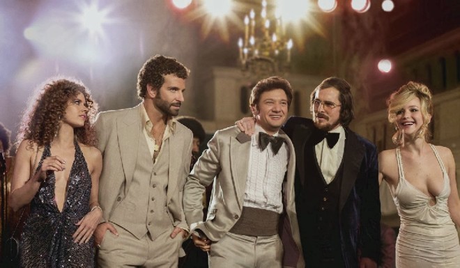 Trapaça: comédia sobre culto ao dinheiro tem ótimo elenco, quase todo indicado |