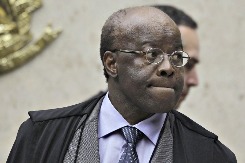 Barbosa: críticas por ter saído de férias sem ter expedido o mandado de prisão de um condenado no mensalão | Ueslei Marcelino/ Reuters