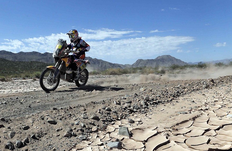 Marc Coma assume liderança do Dakar ao cruzar a linha de chegada da etapa desta quinta-feira em Tucumán, na Argentina | Jean-Paul Pelissier / Reuters