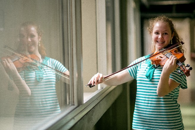 Larissa Wolf, de 14 anos, veio de Rio Negro em busca de técnicas e prática orquestral |