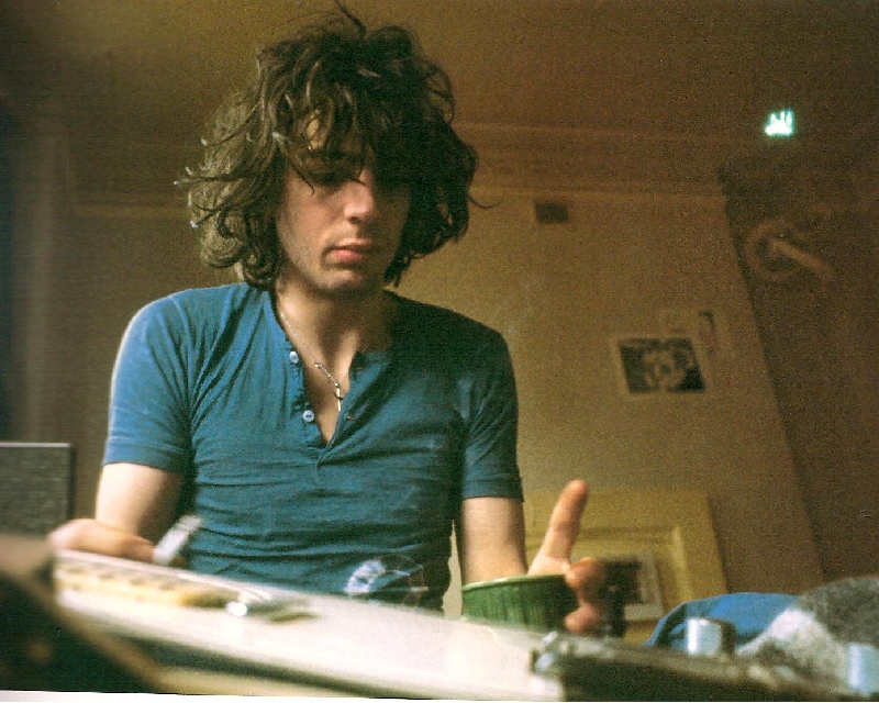 Para o jornalista Mike Watkinson, grande mérito do livro é mostrar que Syd Barrett era muito mais do que apenas um cara que fritou o cérebro com ácido | Divulgação