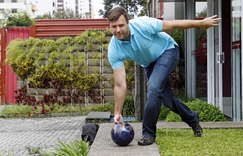 Rodrigo Hermes, medalhista do Pan: treinos de boliche interrompidos por falta de espaço em Curitiba | Antônio More/ Gazeta do Povo
