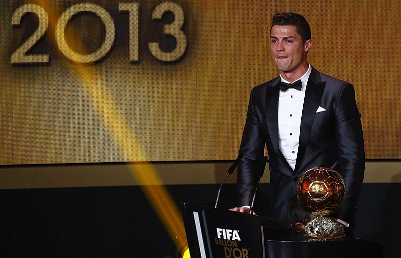 Cristiano Ronaldo chorou ao receber o prêmio de melhor do mundo | Reuters
